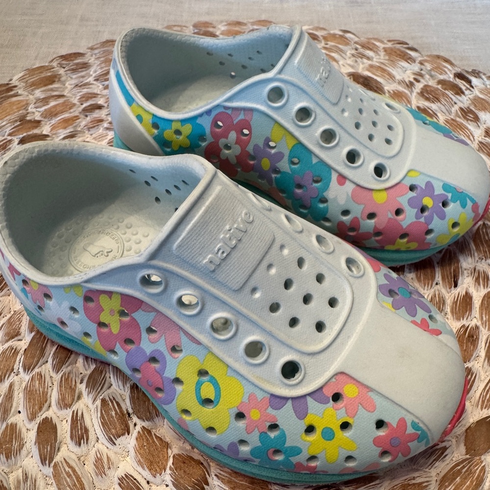 Native Kids' Floral Water Shoes - Blue and Multicolor
